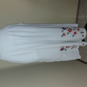 Cynthia Rowley White Ankle Length Cropped Pants with Floral Embroidery